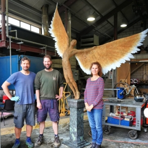 Artist @nicolagodden with her sculpture 'Olympic Icarus' recently completed at Talos and freshly patinated by Pat and Matt
