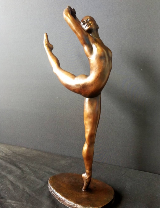 'Power and Grace' by artist Moira Purver statue of a dancer in bronze