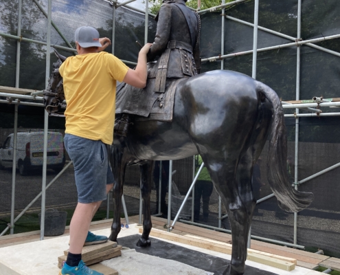 Matt Duke installs sculpture of the Queen at Sandhurst